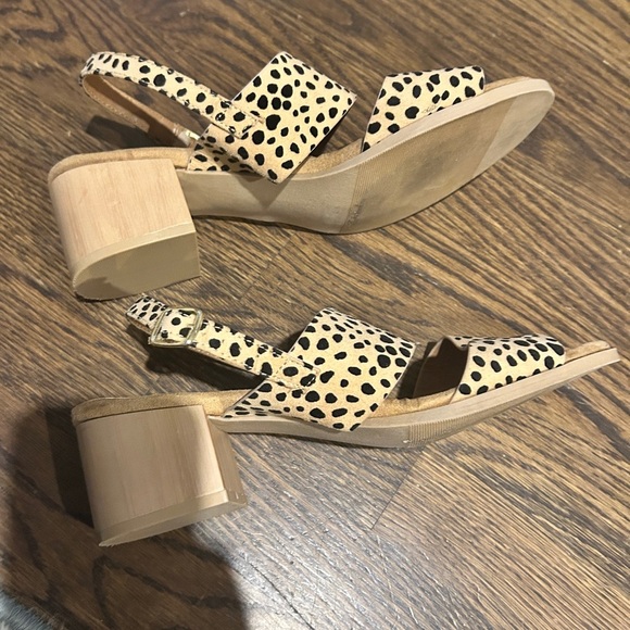 Qupid Tan and Black Block Heel Sandals- SEE NOTES - Picture 5 of 7